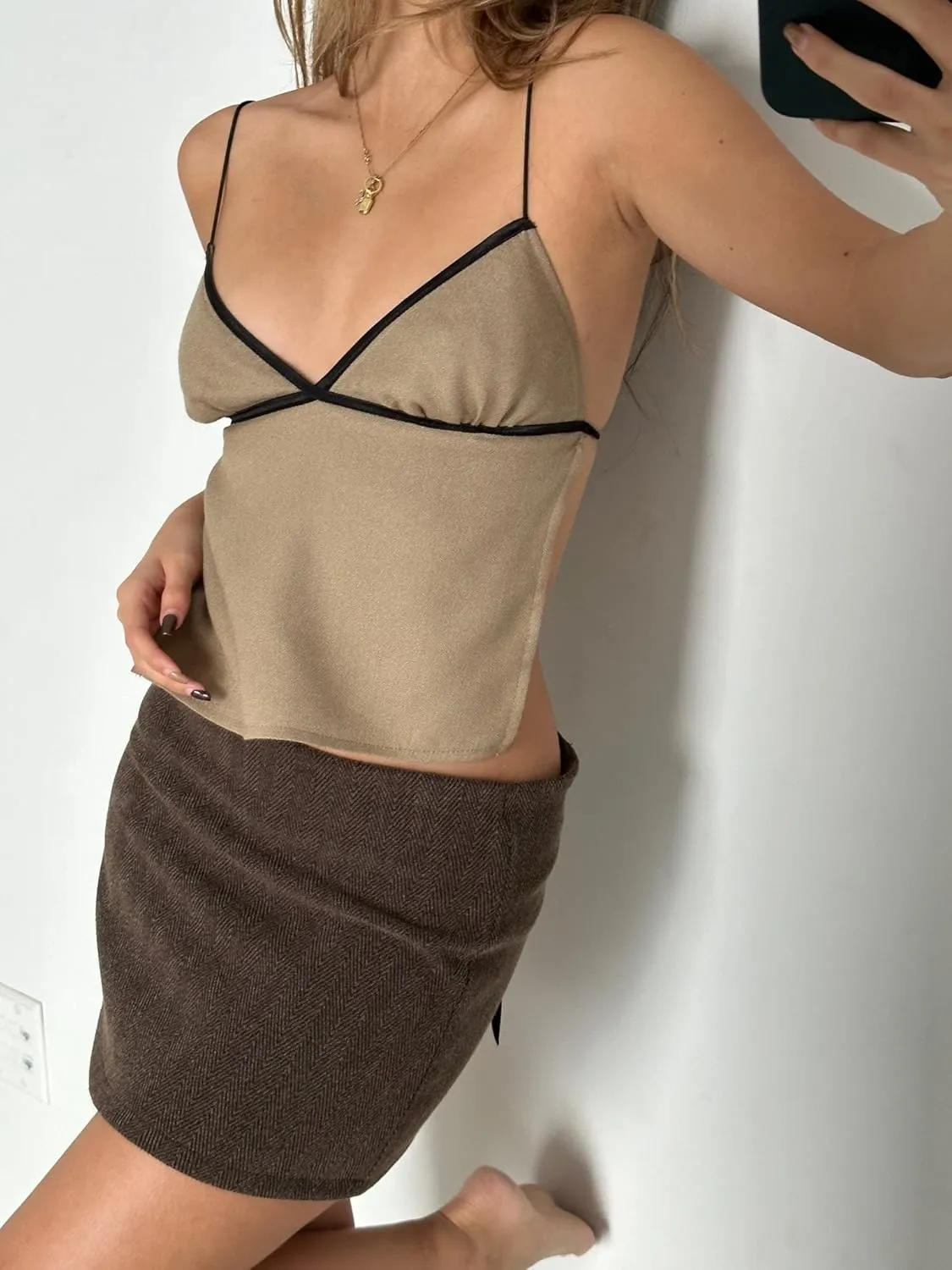 WZTYYDS Women Backless Crop Top Sexy Tie Up Spaghetti Strap Camisole Summer Going Out Tops Cute Mini Lacing Vest